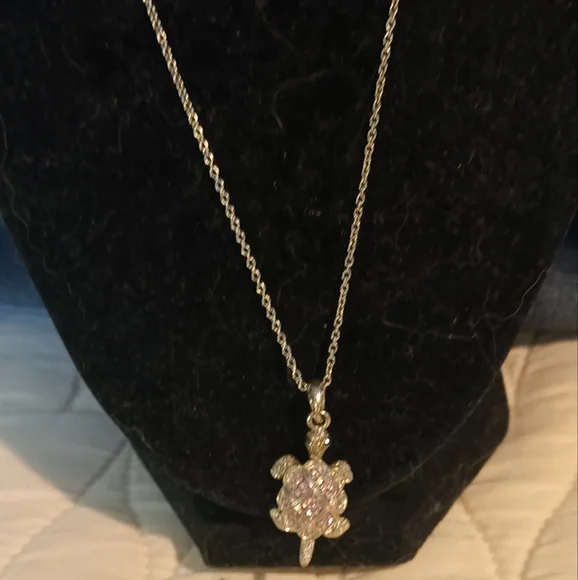 Elegant Pink and Silver Turtle Pendant - Picture 2 of 3